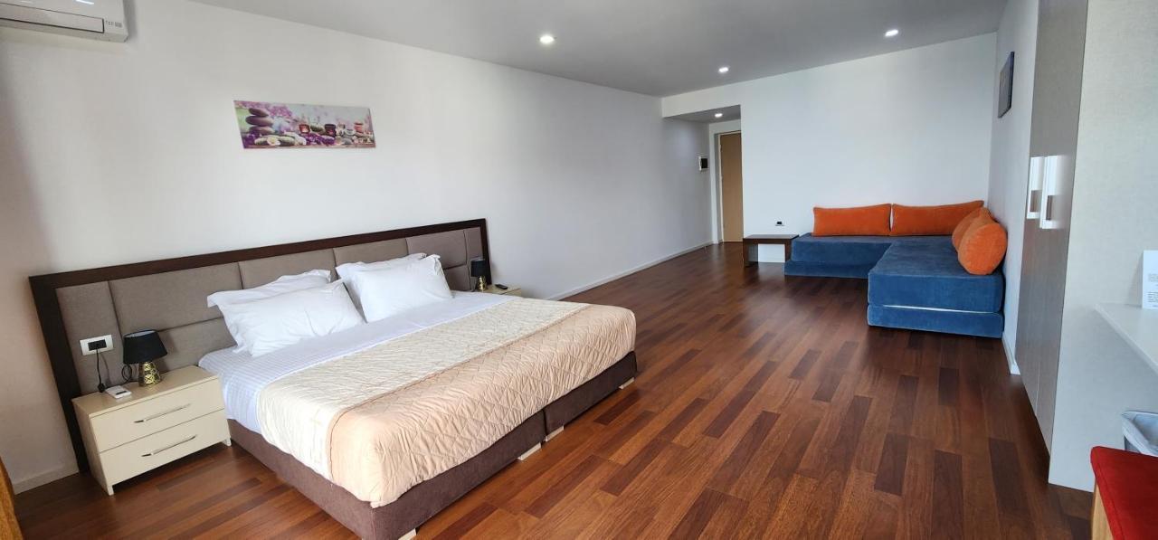 3B Suites Boutique Hotel Саранда Экстерьер фото