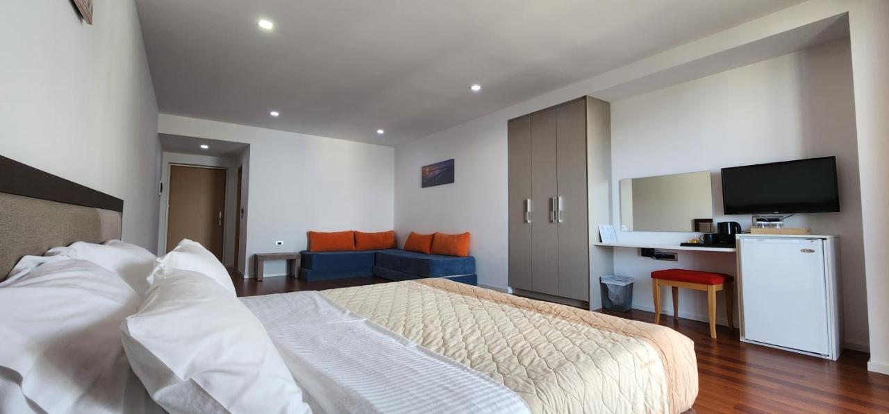 3B Suites Boutique Hotel Саранда Экстерьер фото